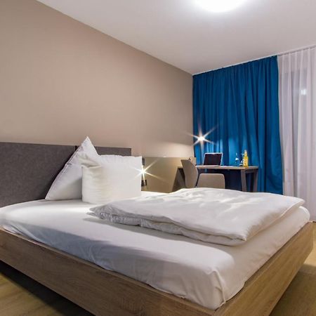 Hotel Berlin Зинделфинген Екстериор снимка