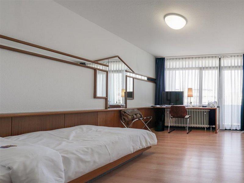 Hotel Berlin Зинделфинген Екстериор снимка