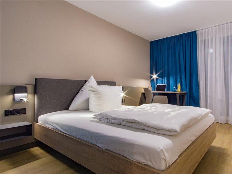 Hotel Berlin Зинделфинген Екстериор снимка