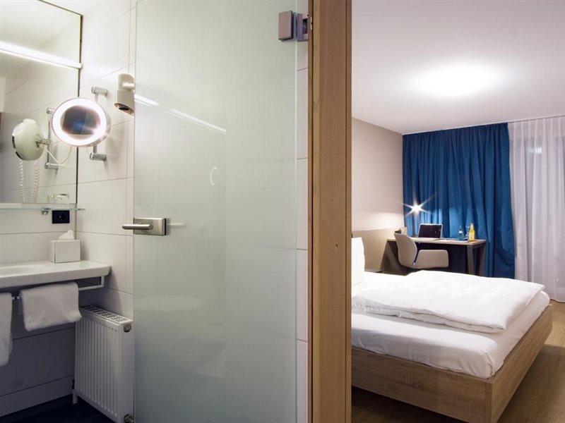 Hotel Berlin Зинделфинген Екстериор снимка