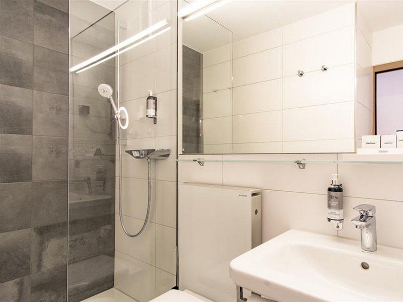 Hotel Berlin Зинделфинген Екстериор снимка