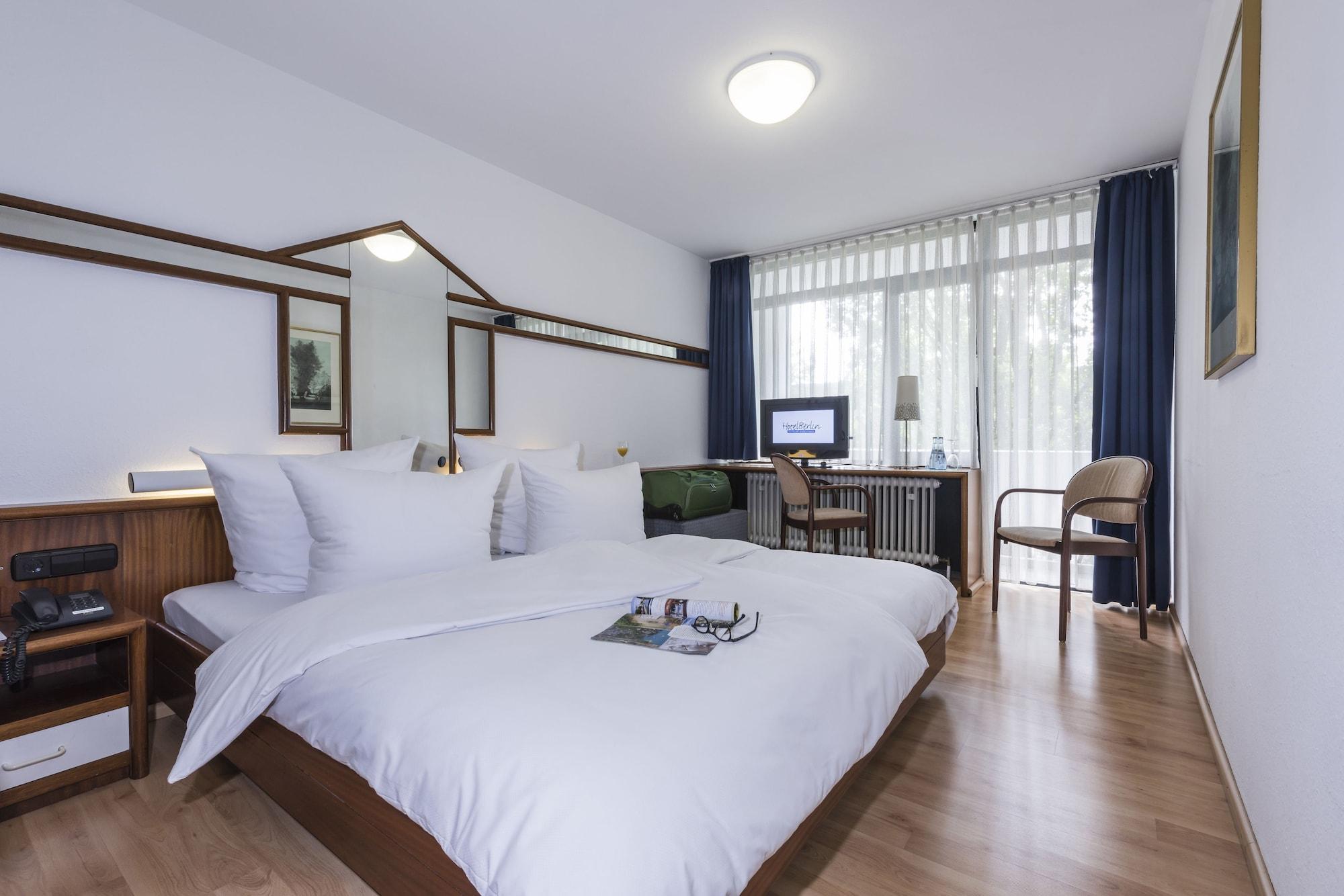 Hotel Berlin Зинделфинген Екстериор снимка