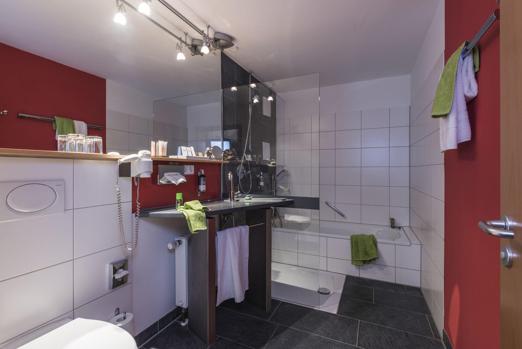 Hotel Berlin Зинделфинген Екстериор снимка