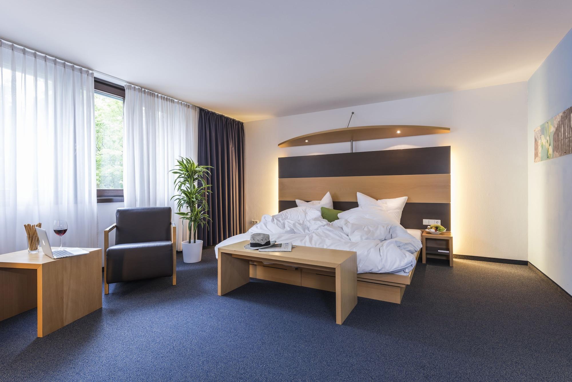 Hotel Berlin Зинделфинген Екстериор снимка