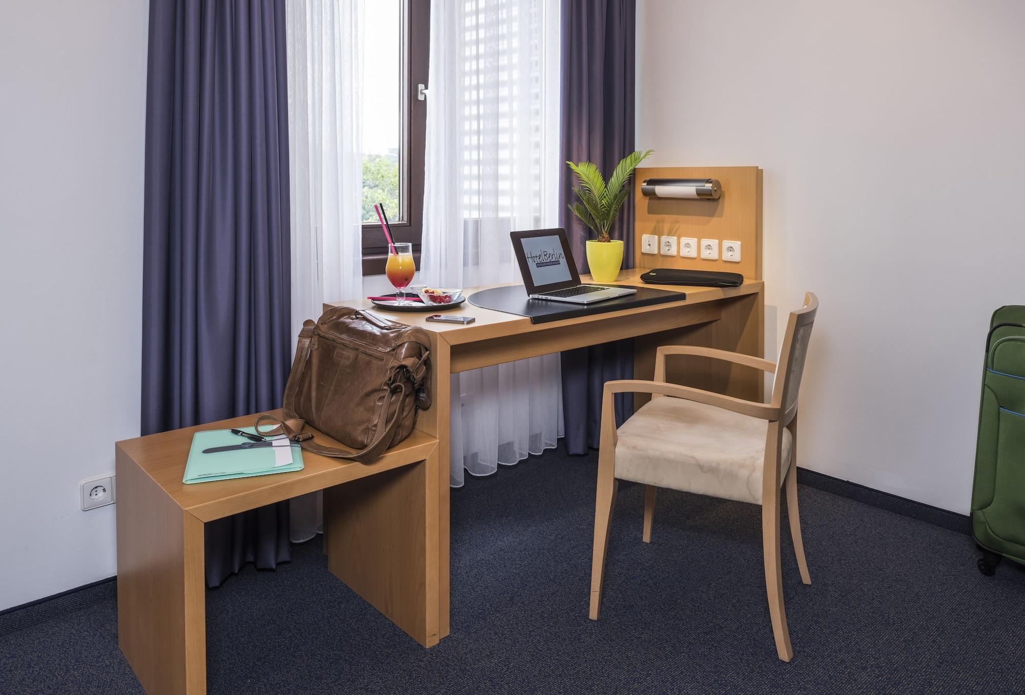 Hotel Berlin Зинделфинген Екстериор снимка