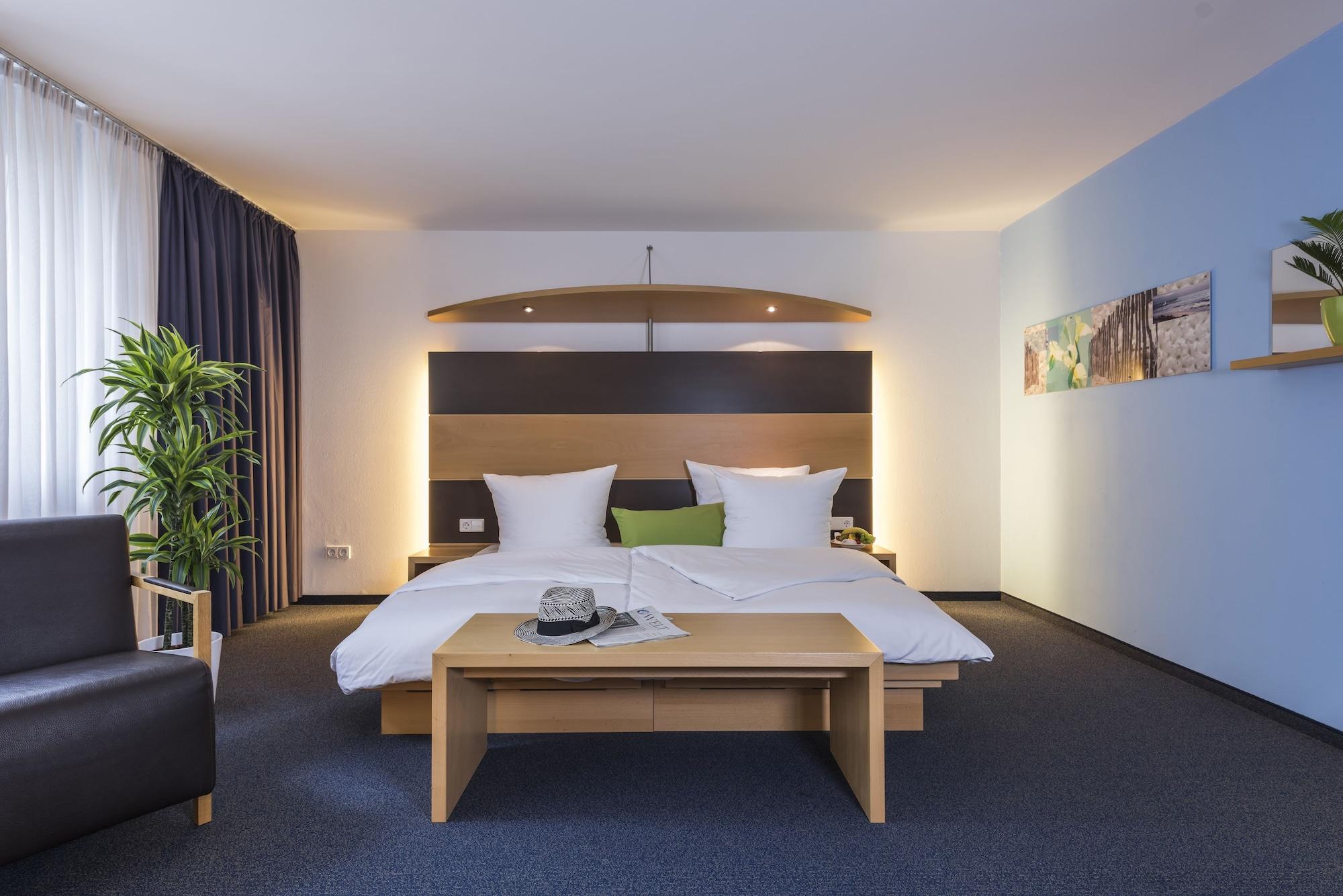 Hotel Berlin Зинделфинген Екстериор снимка