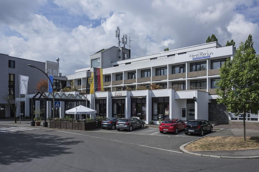 Hotel Berlin Зинделфинген Екстериор снимка