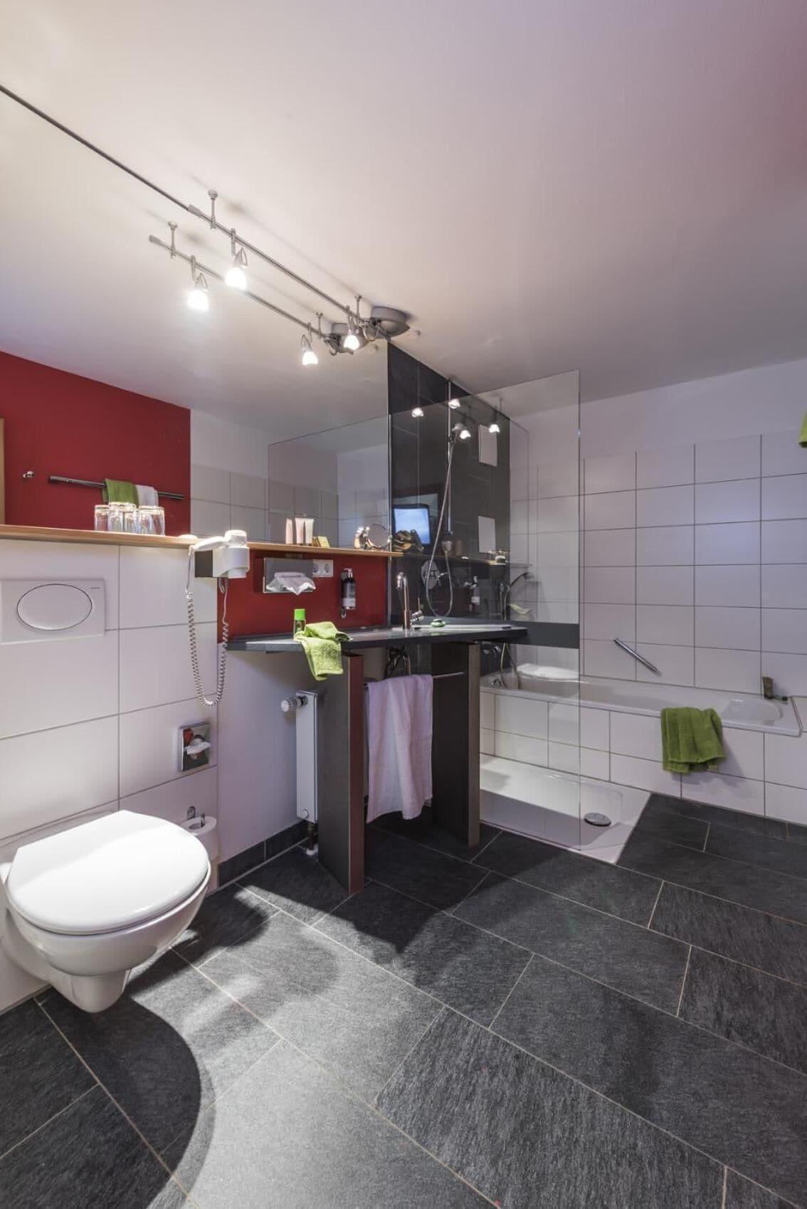 Hotel Berlin Зинделфинген Екстериор снимка