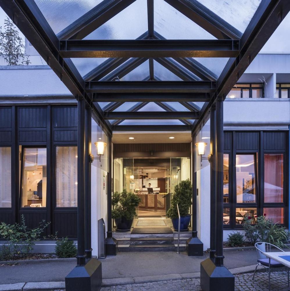 Hotel Berlin Зинделфинген Екстериор снимка