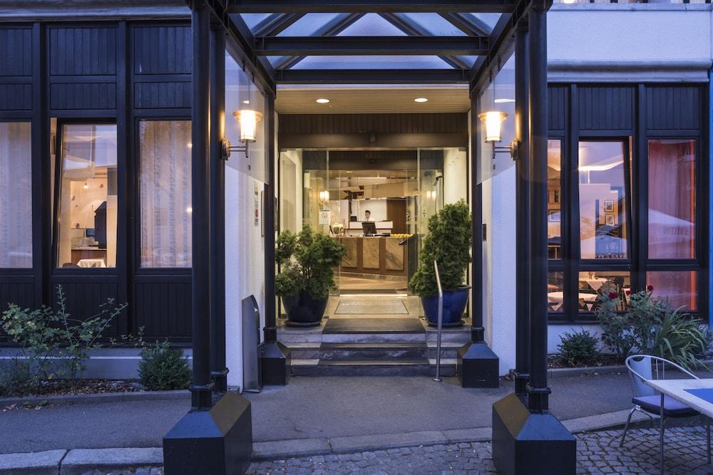 Hotel Berlin Зинделфинген Екстериор снимка