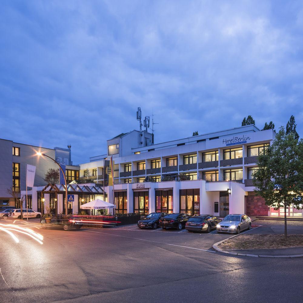 Hotel Berlin Зинделфинген Екстериор снимка