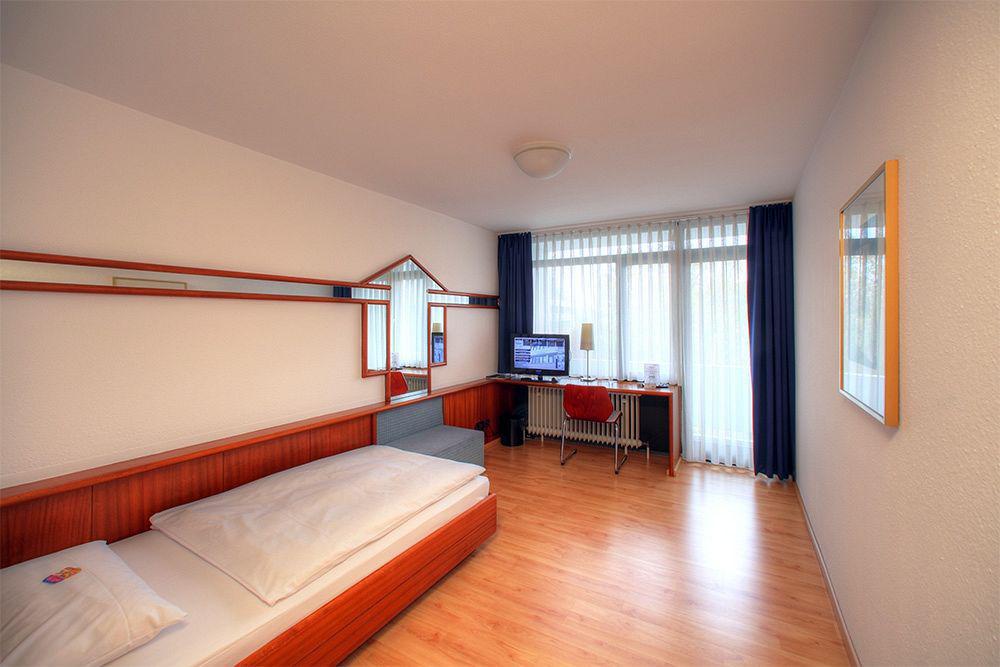 Hotel Berlin Зинделфинген Екстериор снимка