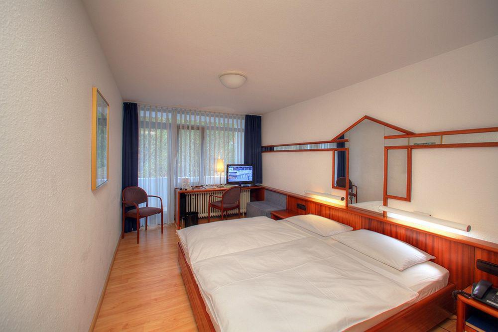 Hotel Berlin Зинделфинген Екстериор снимка